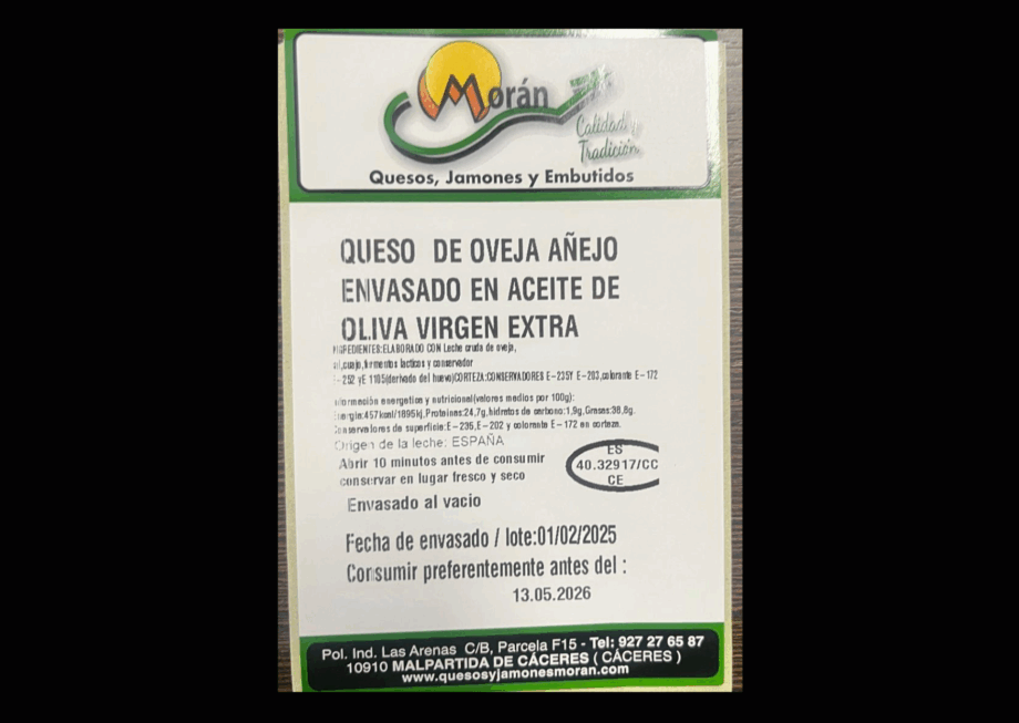 Queso de oveja añejo envasado en aceite de oliva virgen extra.